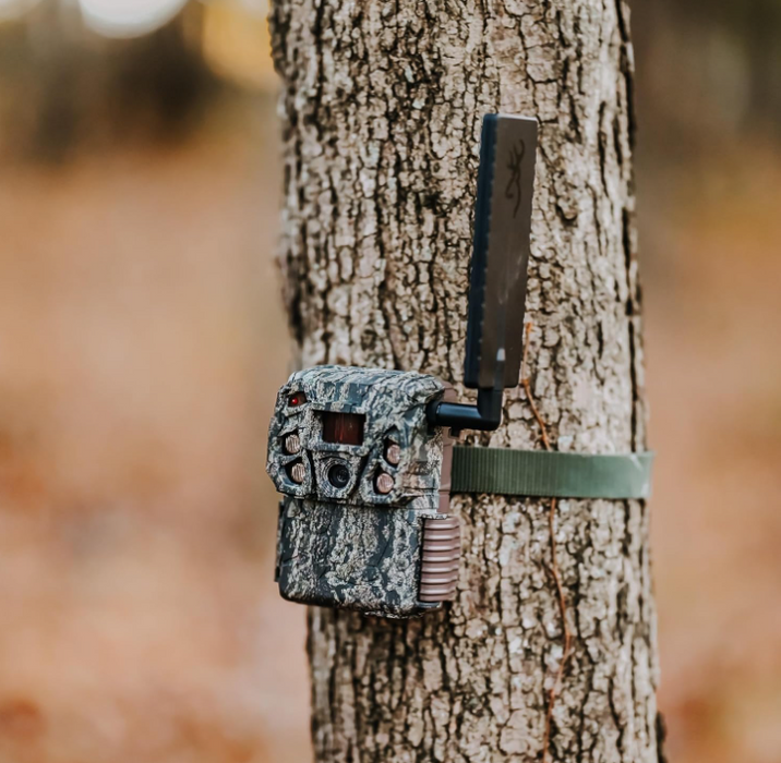 Browning Defender Vision Pro AI Double Trail Camera Bundle – Universal Mount, 2×32GB SD Cards & Reader Case