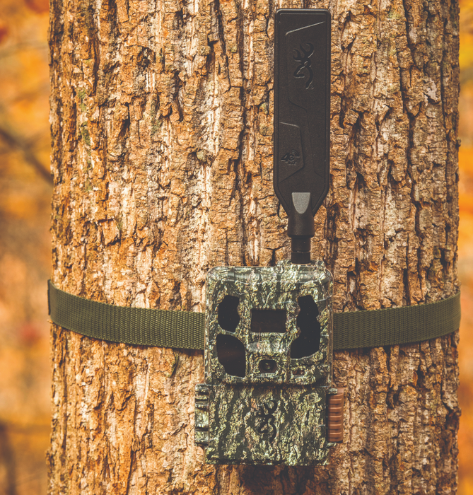 Browning Defender Pro Scout Max AI Trail Camera Bundle – Solar Panel, Universal Mount, 32GB SD Card & Reader
