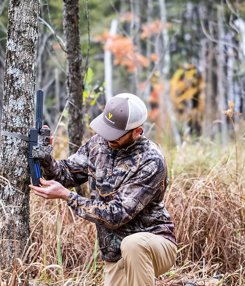 Yellowstone.ai Y2 Cellular Trail Camera Bundle with 5,000 mAh Battery Pack, SD Card & HuntEmUp Accessories