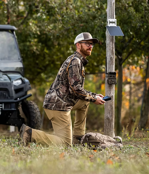 Yellowstone.ai Y2 Cellular Trail Camera Bundle with 5,000 mAh Battery Pack, SD Card & HuntEmUp Accessories