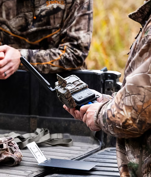 Yellowstone.ai Y2 Cellular Trail Camera Bundle with 5,000 mAh Battery Pack, SD Card & HuntEmUp Accessories